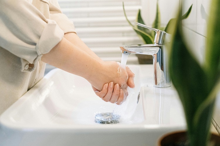 Ketersediaan air tercukupi, Sumber: pexKetersediaan air tercukupi, Sumber: pexels.comels.com