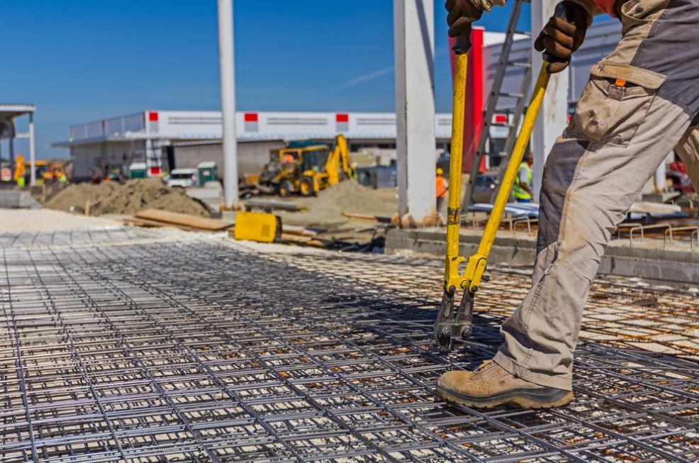 Tips Memilih Sepatu Safety Untuk Pekerja Proyek