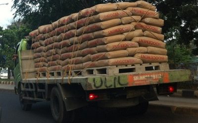 Tips Mengangkut Semen Yang Aman Dan Praktis