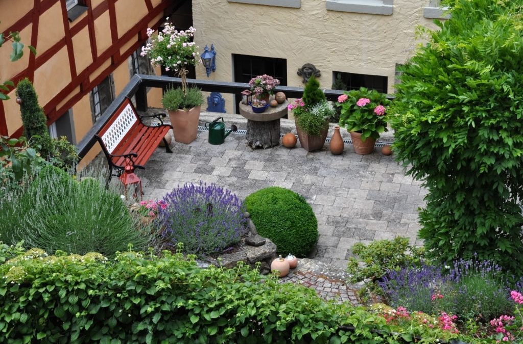Tips Membangun Rooftop Garden Minimalis